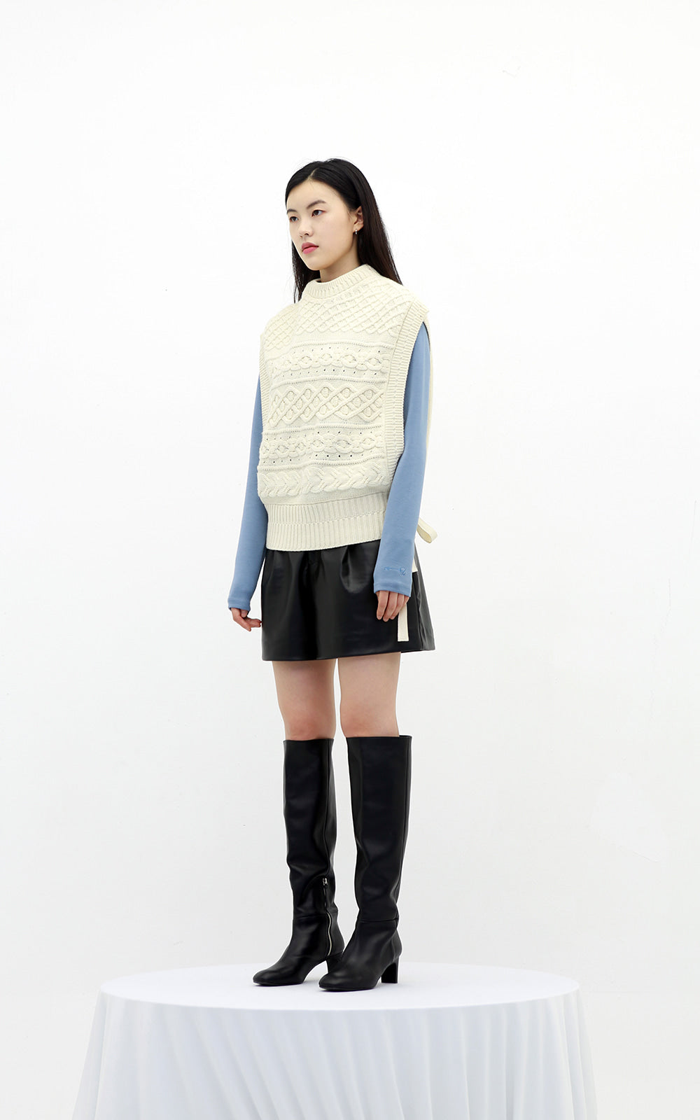 Chung Yuul Cozy Knit Vest: Effortless Chic for Every Season